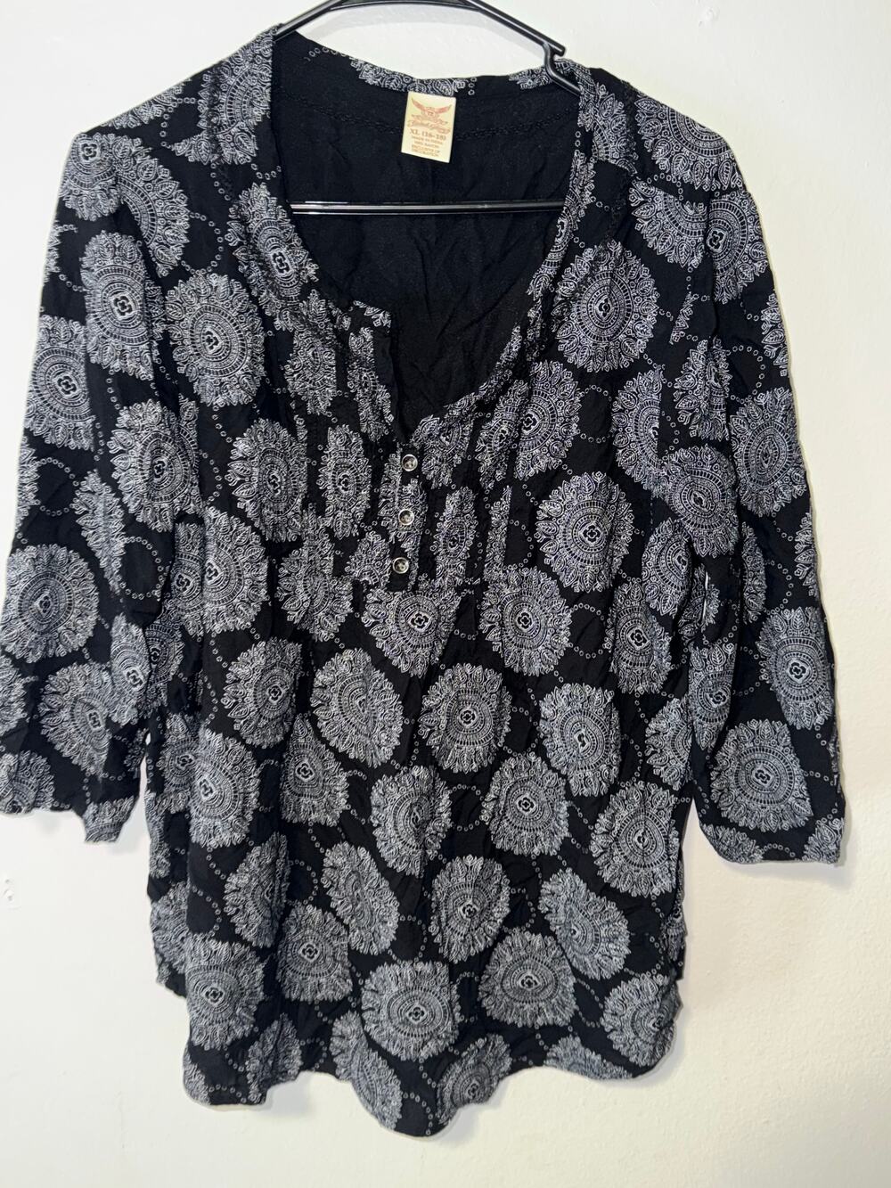 Faded Glory Black and White Medallion Print Blouse Split Neck Button Placket Lon